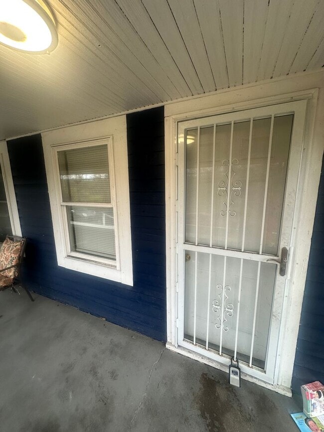 Primary Photo - 642 Congress Ave