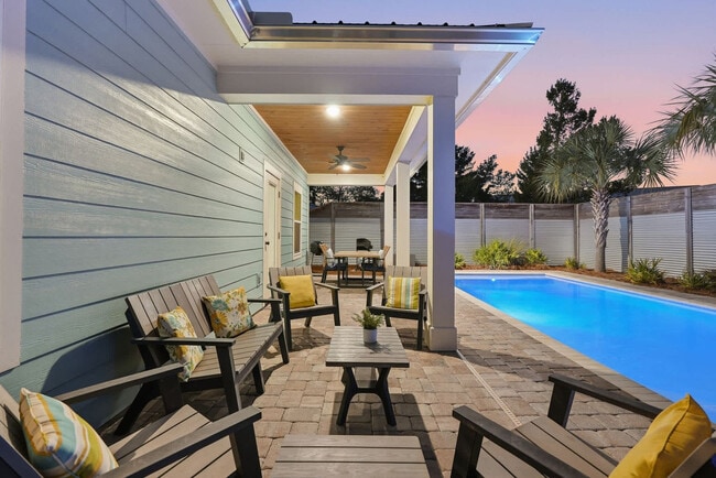 Building Photo - 21310 Pompano Ave