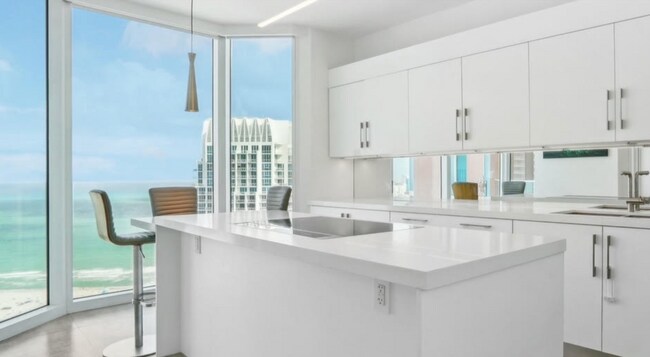 Building Photo - 300 South Pointe Dr