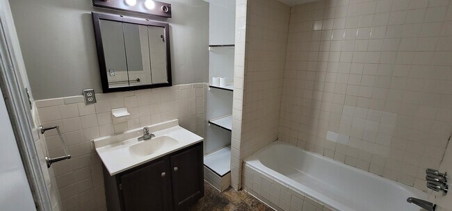 Building Photo - 2592 Clairmont Rd NE