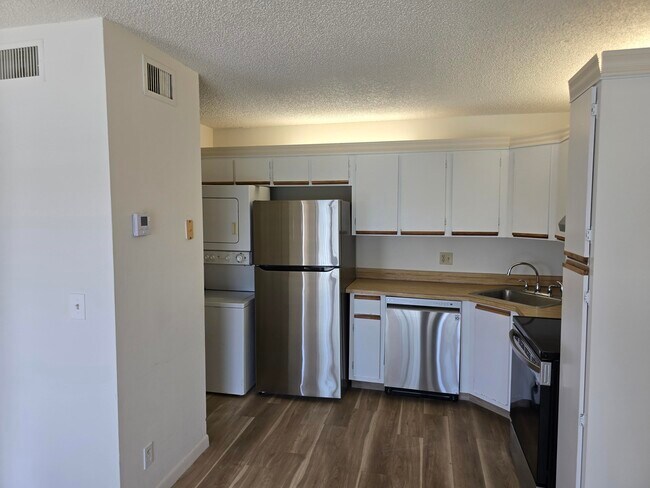 Building Photo - 1108 Green Pine Blvd