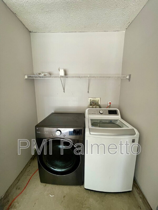 Building Photo - 221 Whixley Ln