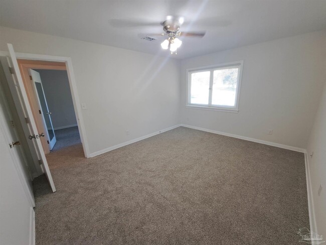 Building Photo - 8598 Meadowbrook Dr