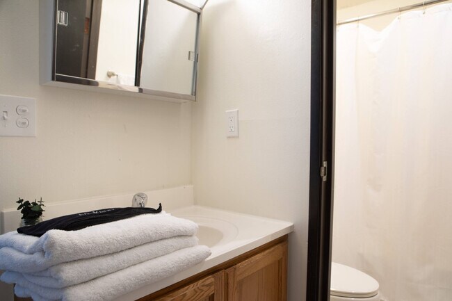 Building Photo - 823 N 2nd St