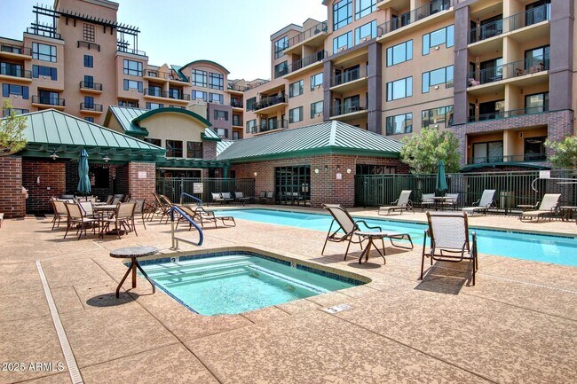 Building Photo - 17 W Vernon Ave