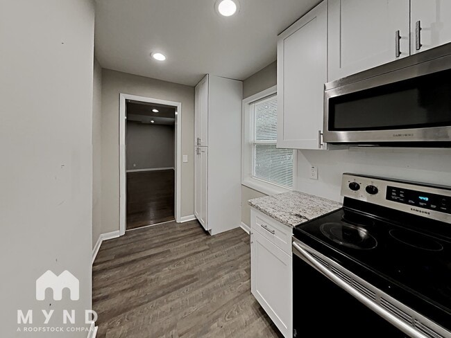 Building Photo - 1324 N Cliff Valley Way NE