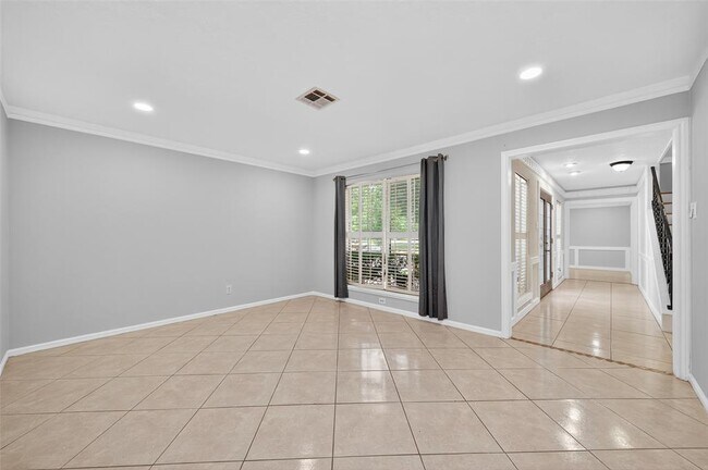 Building Photo - 663 Ravensworth Dr