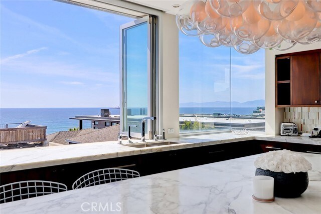 Building Photo - 3208 Ocean Dr