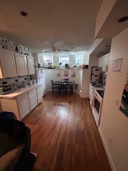 Building Photo - 73 Westland Ave