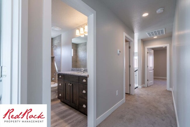 Building Photo - 3 Bedroom Hurricane Townhome With Scenic Views
