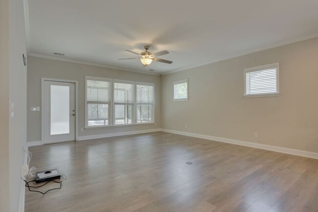 Building Photo - Spacious 3 Bed 2 Bath -The Landings At New Riverside