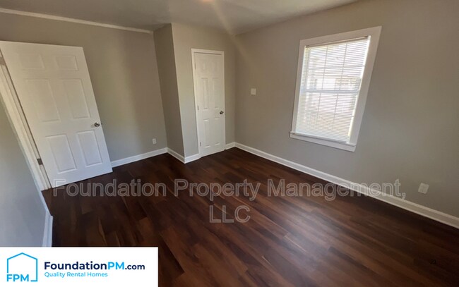 Building Photo - 2303 Longstreet Dr