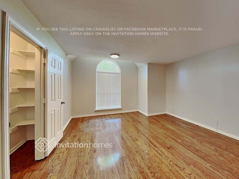 Building Photo - 808 Olde Towne Dr