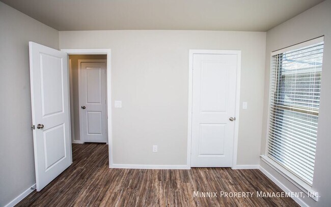 Building Photo - 2113 N. Ave. L-