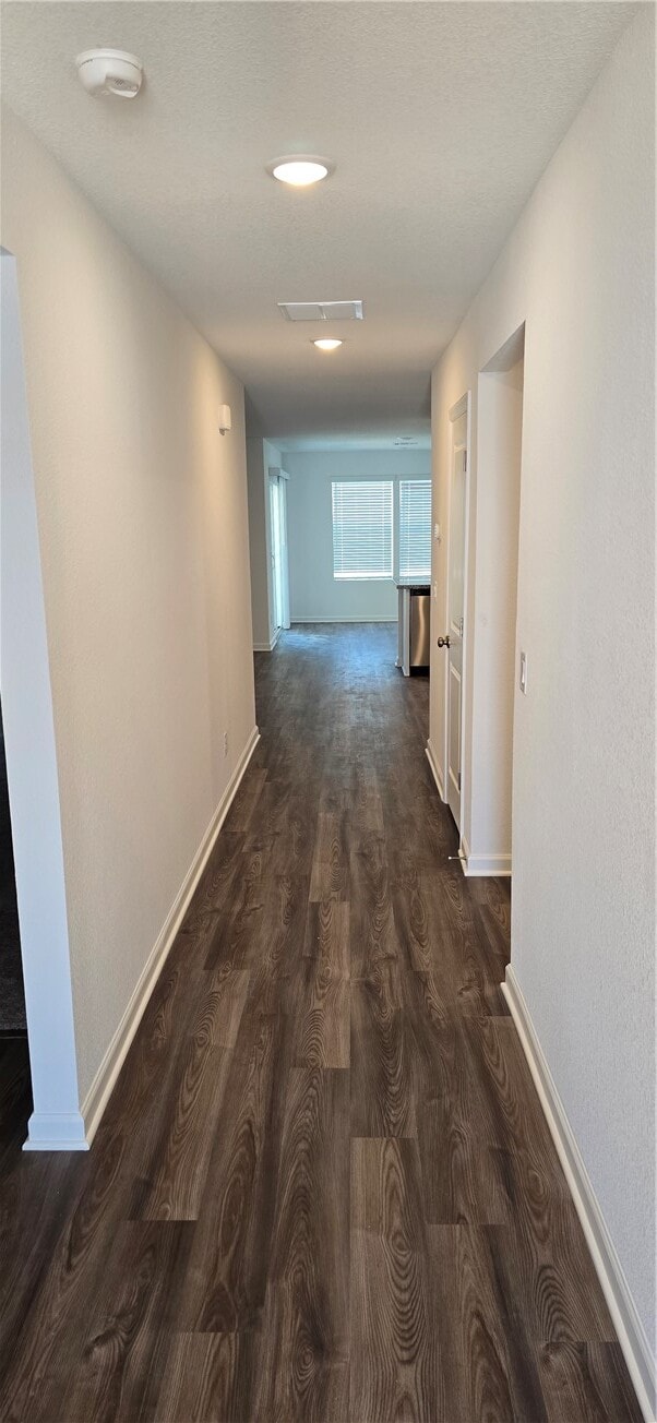 Building Photo - 2109 E Crystal Dr