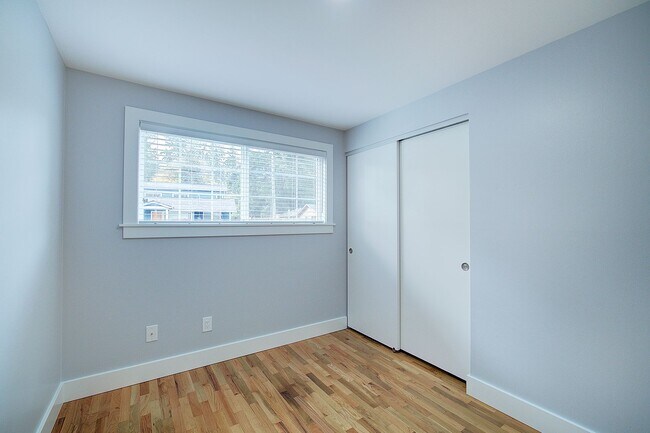 Building Photo - 3Bd/1.5Ba Bellevue House