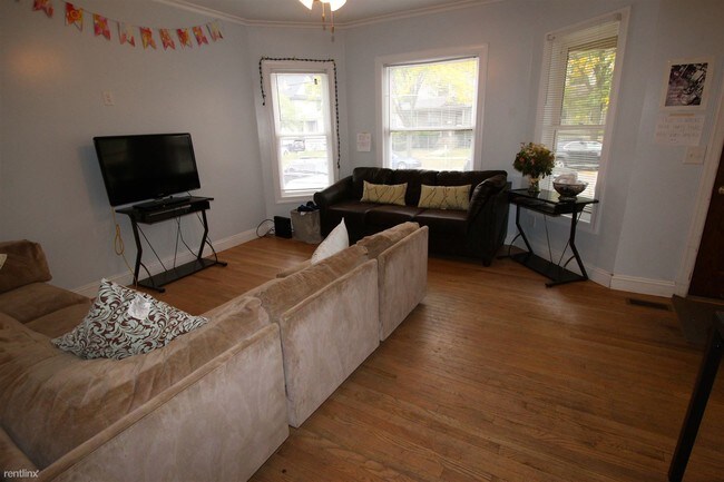 Building Photo - 7 br, 4 bath House - 718 Arbor St