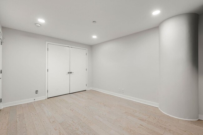 Building Photo - 689 Marin Blvd