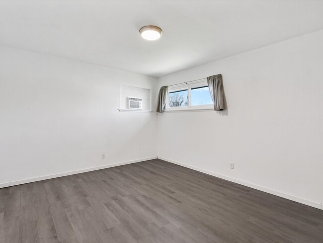 Building Photo - 1708 Probasco Way