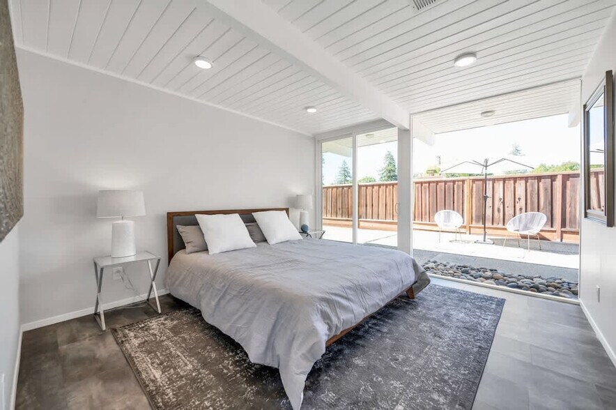 Building Photo - 4131 Phoenix St