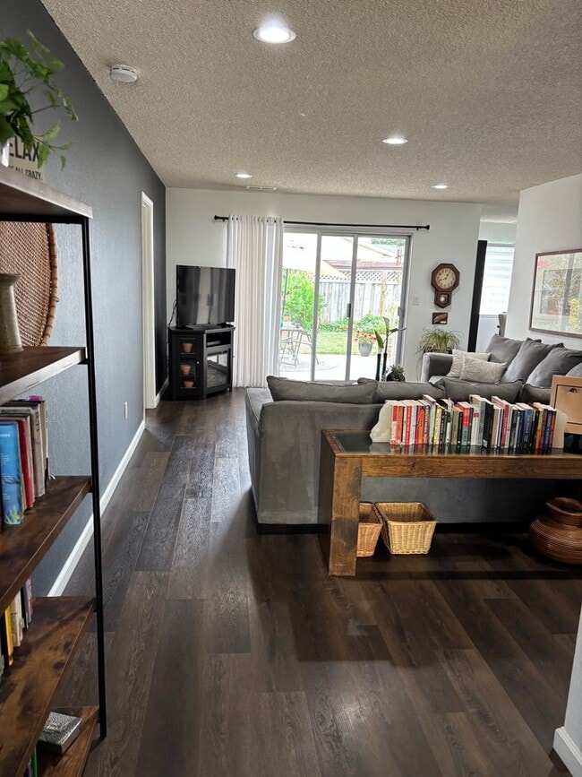 Building Photo - Beautiful Home in Watsonville - 55+ Community
