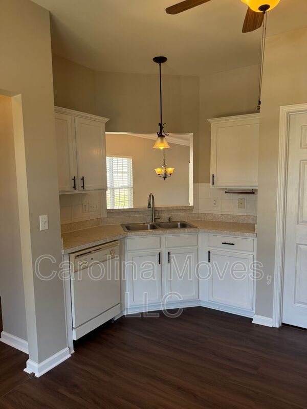 Building Photo - 733 Rock Hill Ct