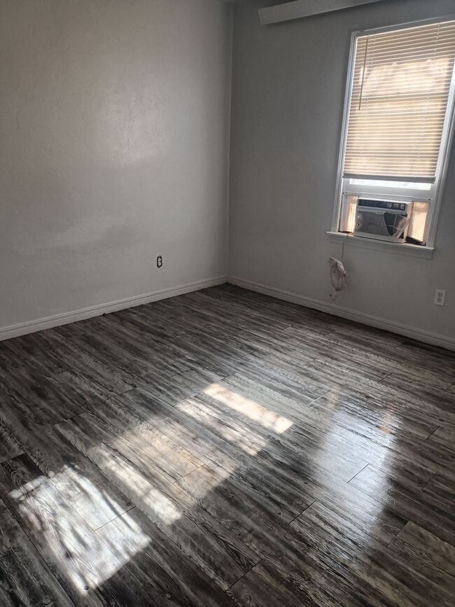 Building Photo - 1606 SE 61st St