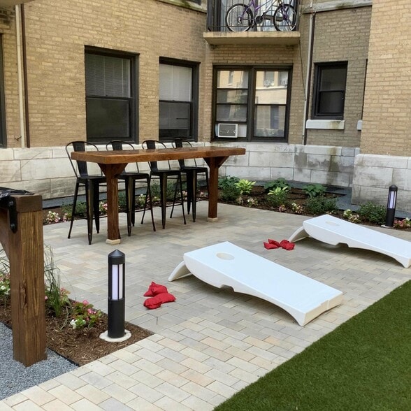 Building Photo - 4240 N Sheridan Rd