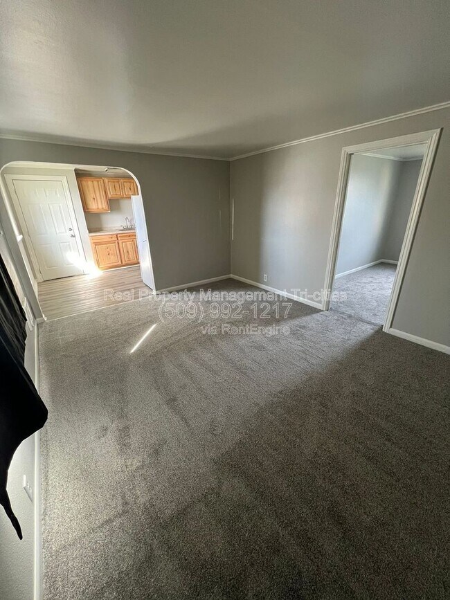 Building Photo - 919 E 27th Ave