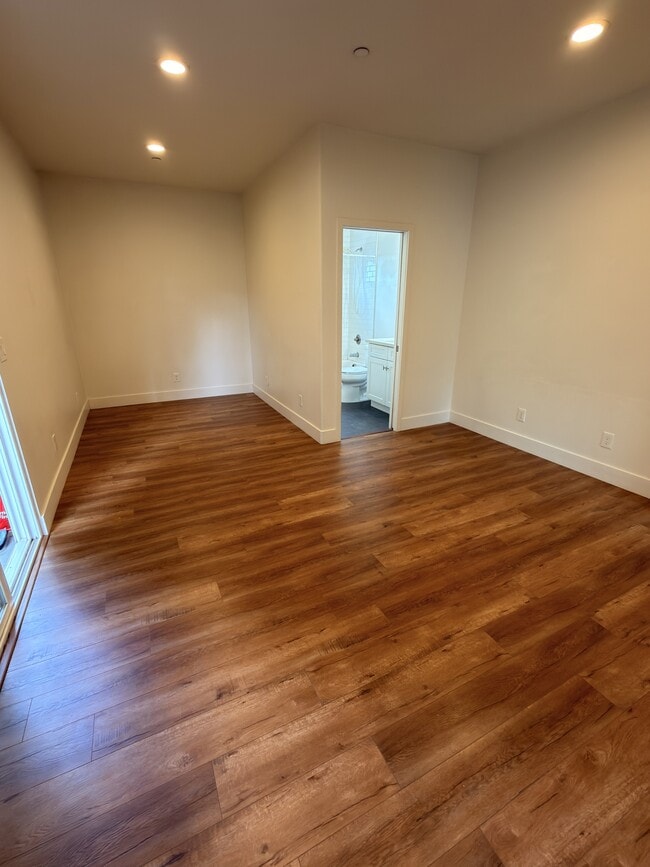 Building Photo - 4572 Onondaga Ave