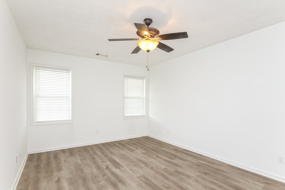 Building Photo - 610 Clairidge Ln SW