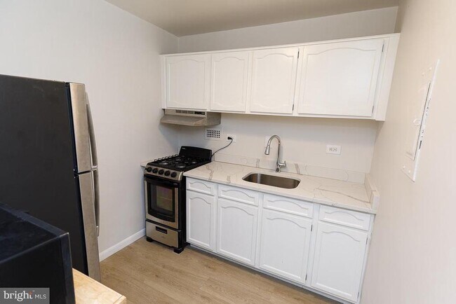 Building Photo - 1420 N St NW