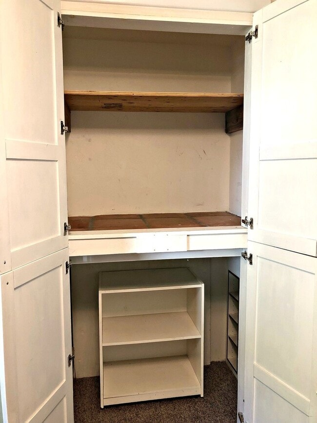 Building Photo - 1BD/1BA APARTMENT WITH PRIVATE BACK YARD!!