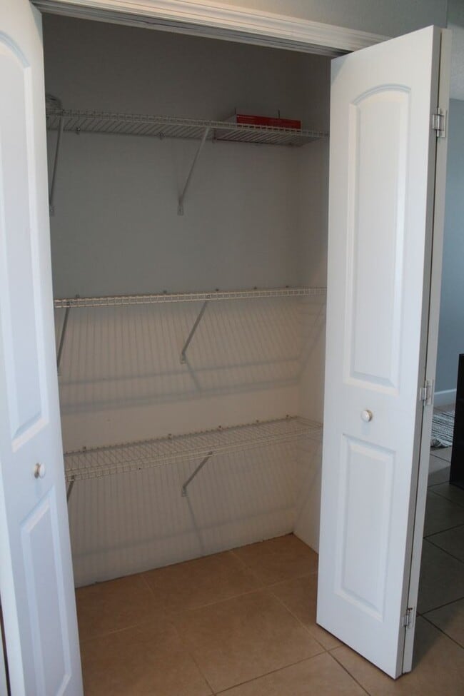 Building Photo - Furnished Riverview Home w/ Pool