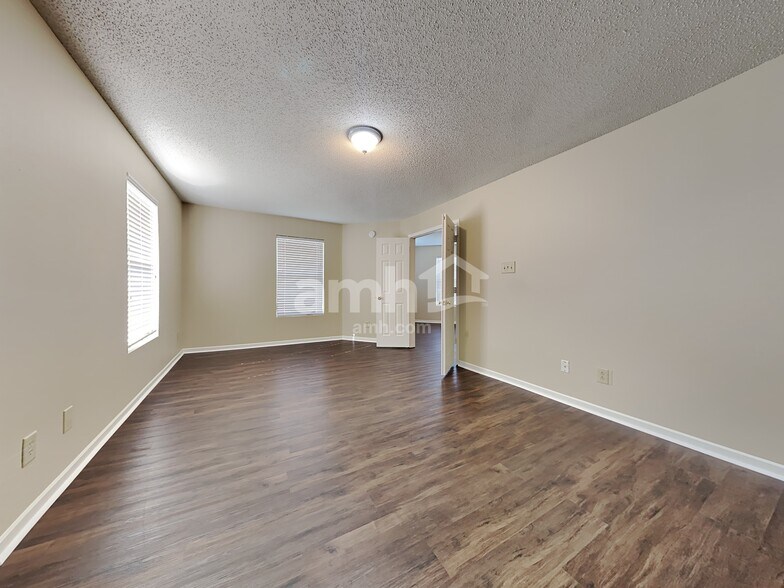 Building Photo - 10383 Homestead Dr