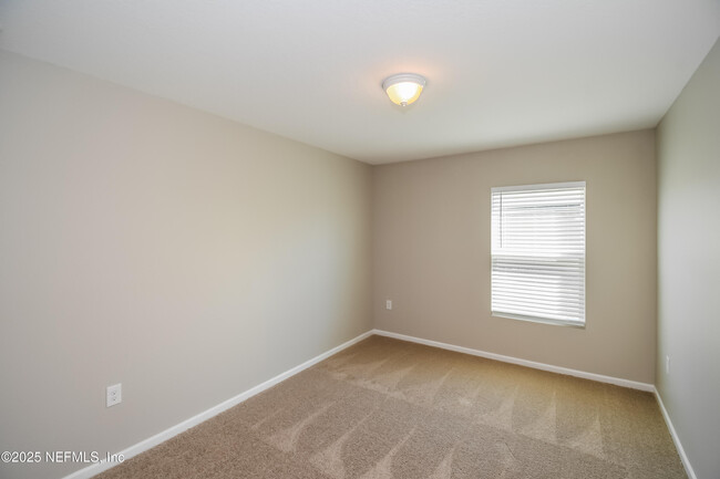 Building Photo - 3340 Canyon Falls Dr