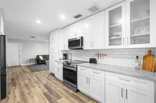 Building Photo - 412 Pinar Dr