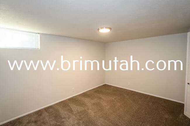 Building Photo - 1105 Laird Ave S