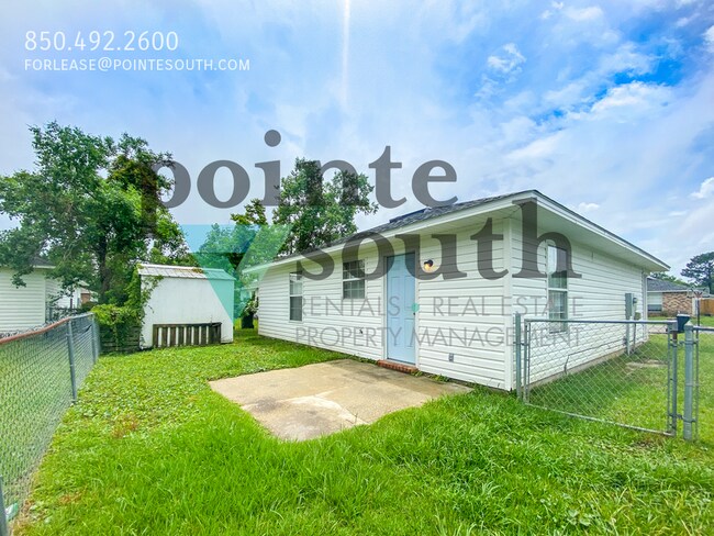 Building Photo - 504 Wood Crest Way