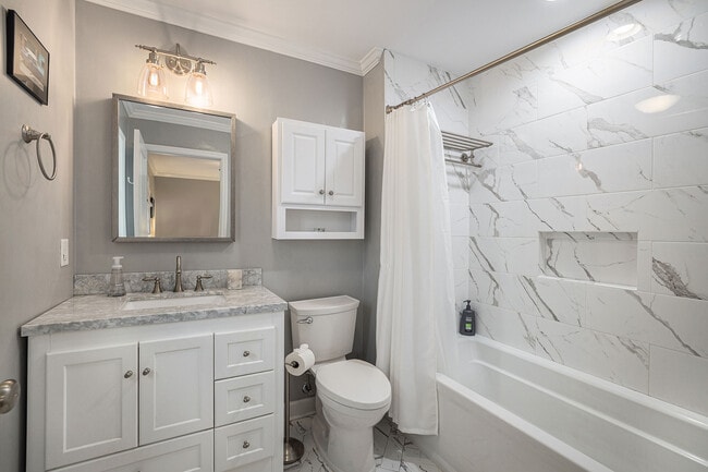 Building Photo - 826 Symmes Dr