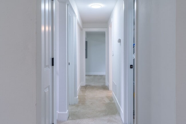 Building Photo - 4bed/3bath home in Finn Hill