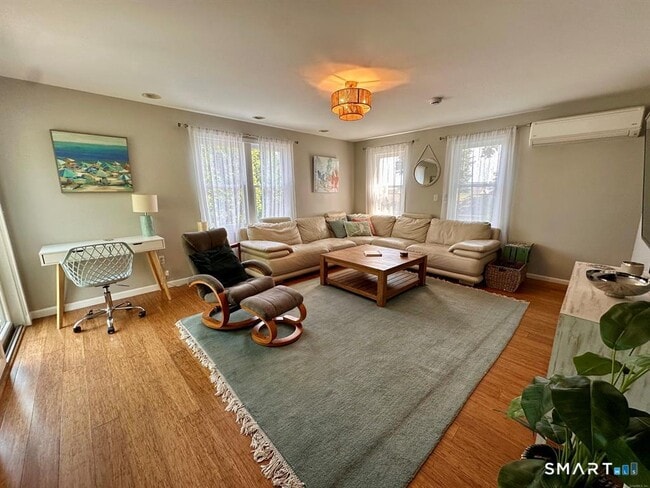 Building Photo - 44 Warren St