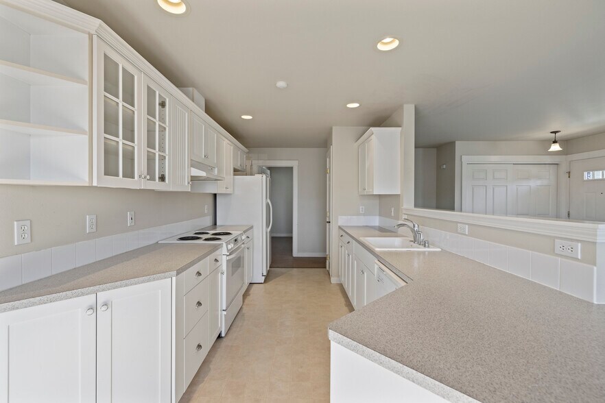 Kitchen - 306 S Main St