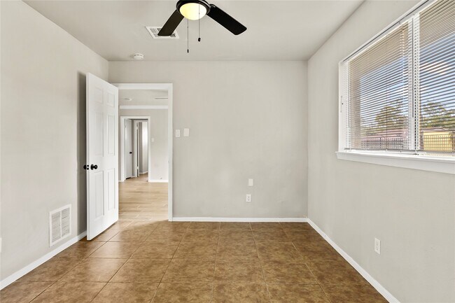 Building Photo - 11455 Spottswood Dr