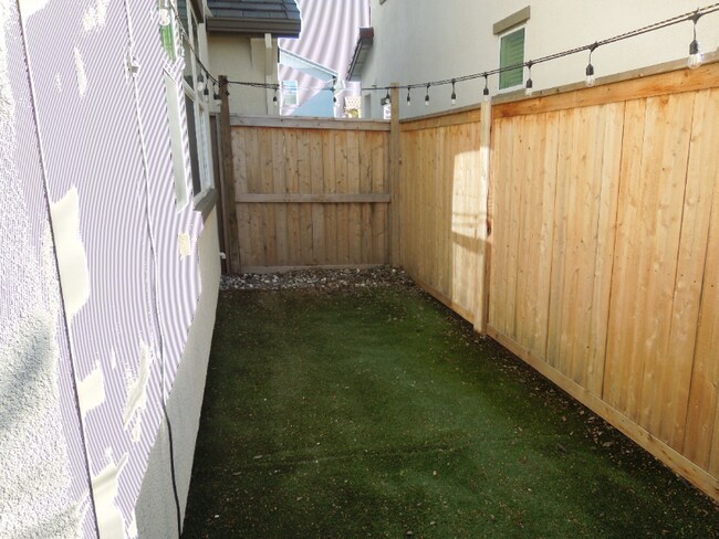 Building Photo - 8785 Sheldon Terrace Ln