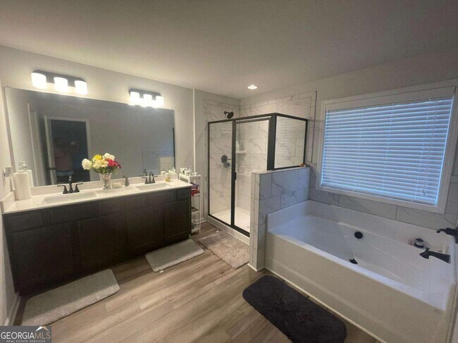 Building Photo - 3370 Westgate Park Dr