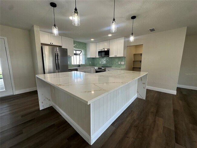 Building Photo - 1611 Canal Ct