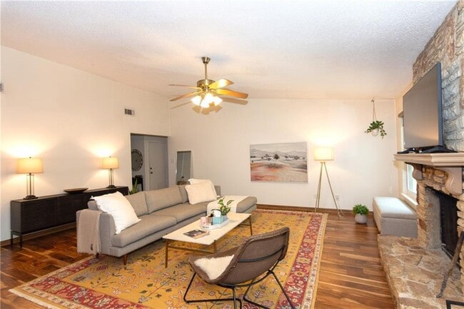 Building Photo - 4802 Summerset Trail