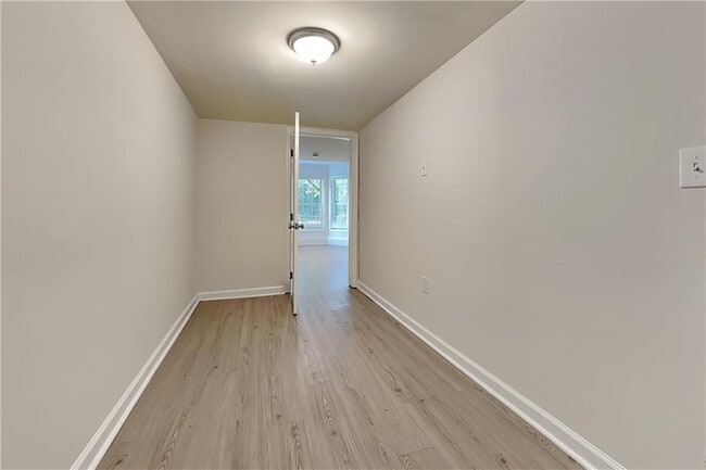 Building Photo - 1555 Rose Pointe Dr