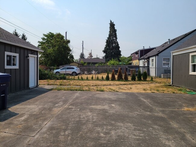 Building Photo - Beautifully Updated South Tacoma 3 Bedroom